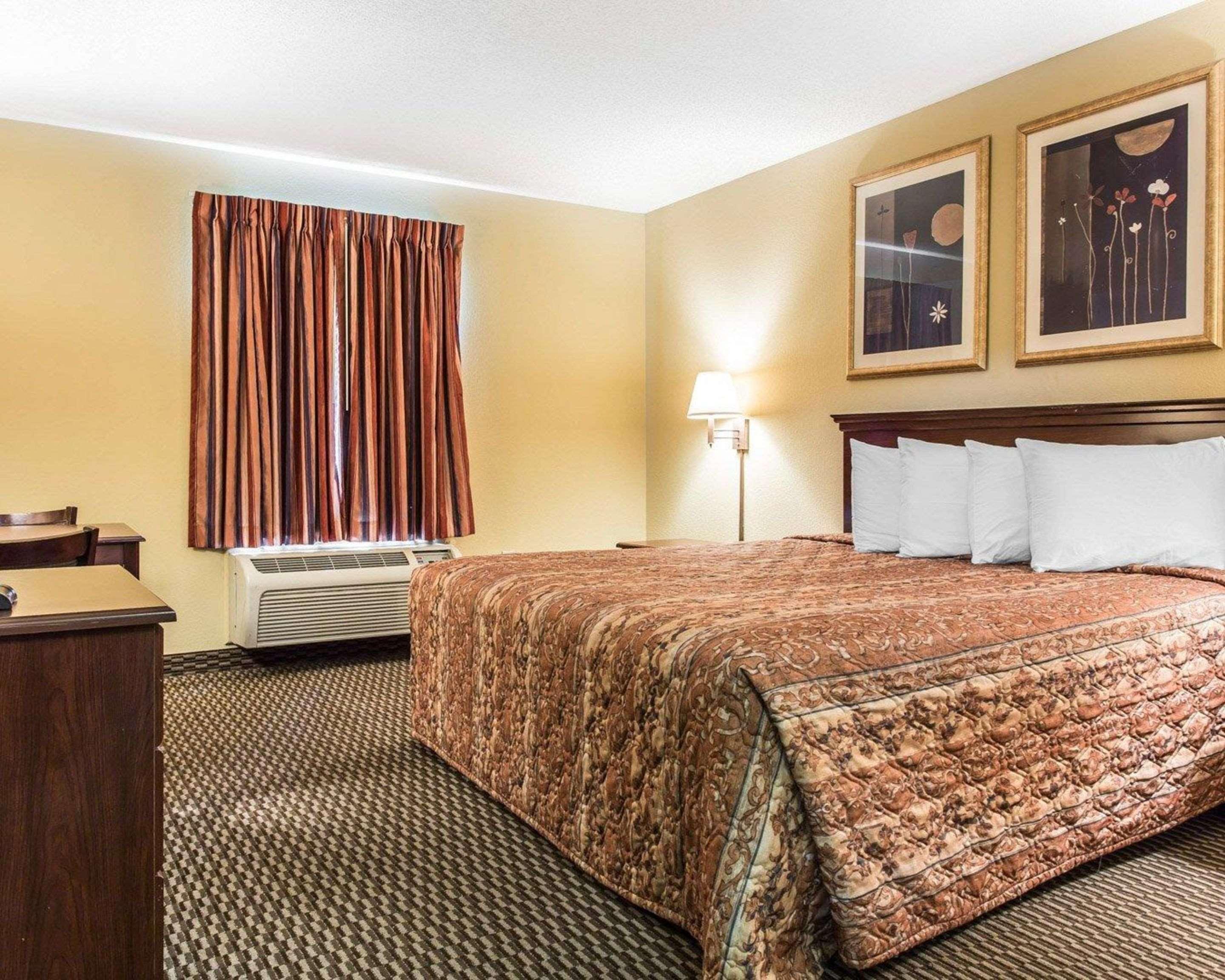 Rodeway Inn فوريست بارك المظهر الخارجي الصورة