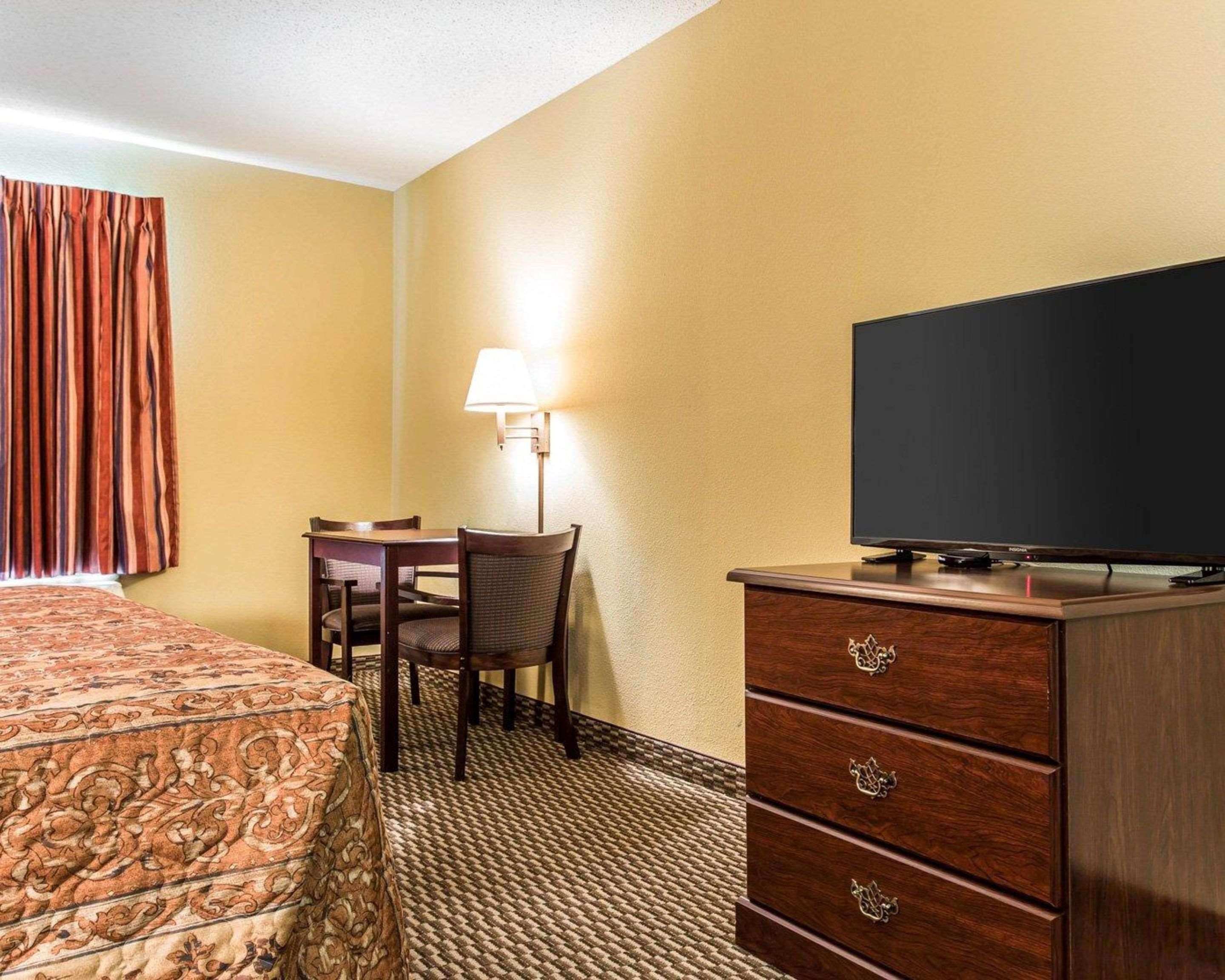 Rodeway Inn فوريست بارك المظهر الخارجي الصورة