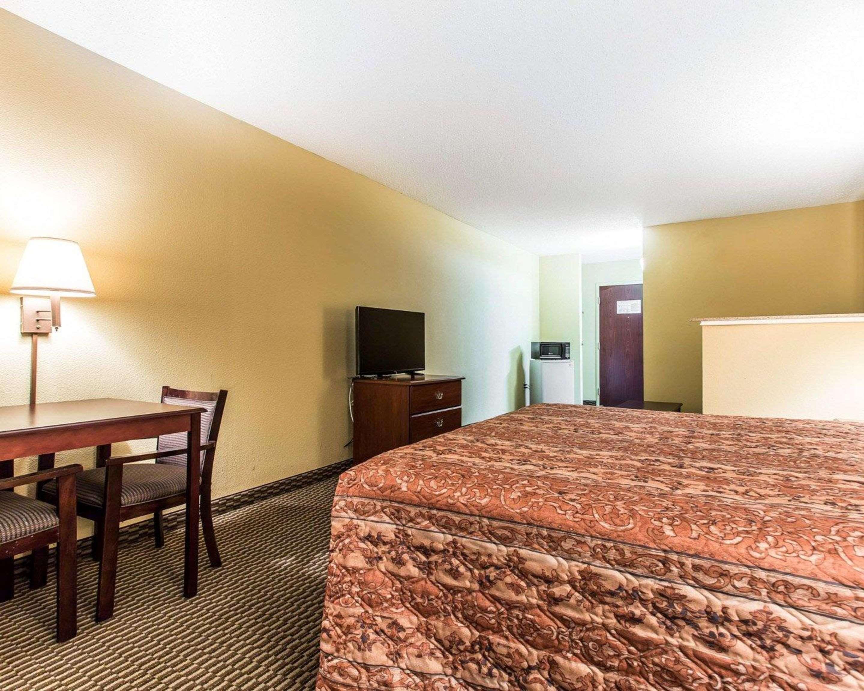 Rodeway Inn فوريست بارك المظهر الخارجي الصورة