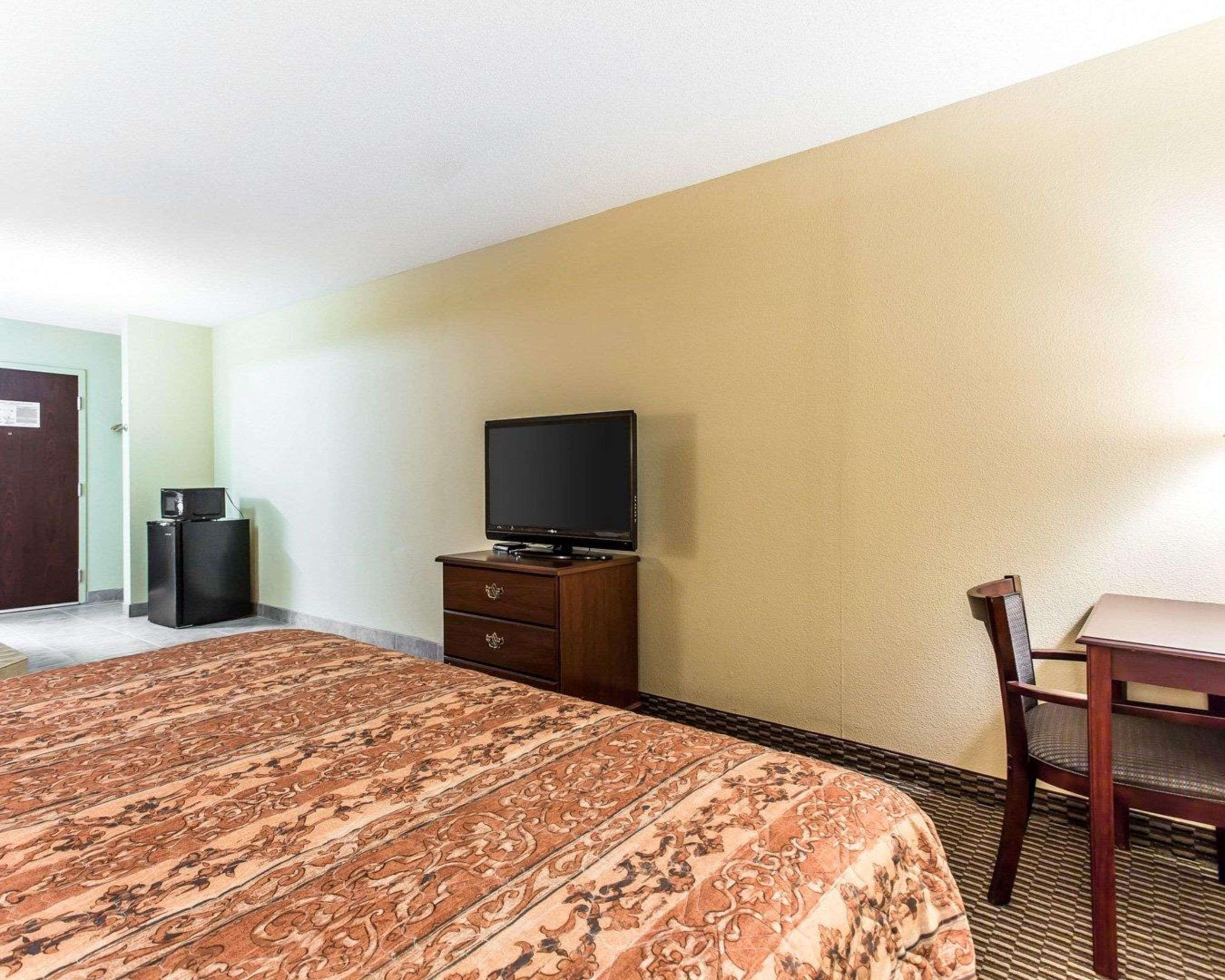 Rodeway Inn فوريست بارك المظهر الخارجي الصورة