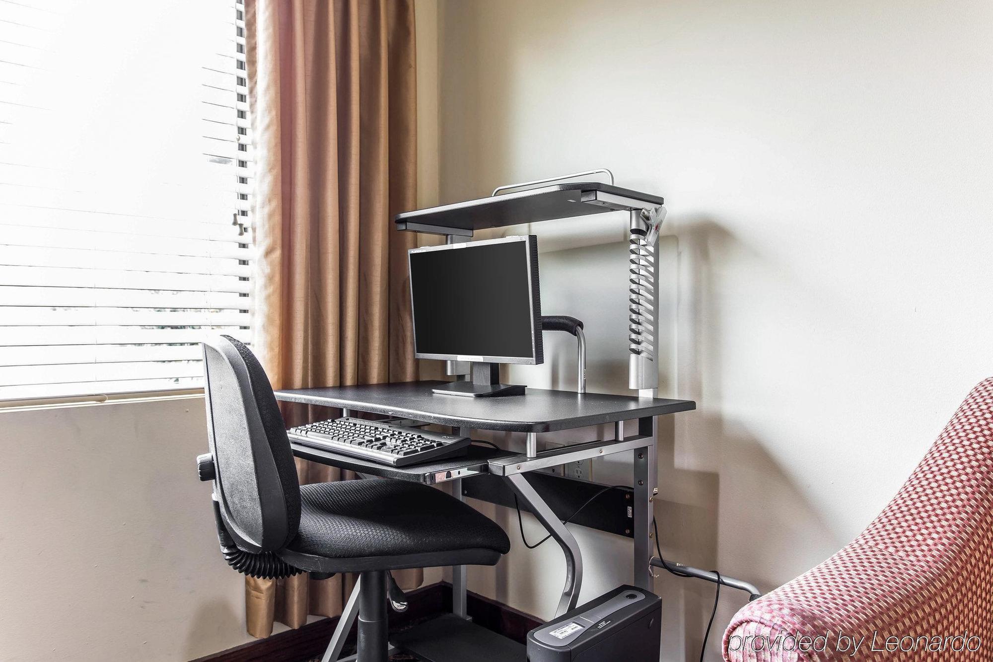 Rodeway Inn فوريست بارك المظهر الخارجي الصورة